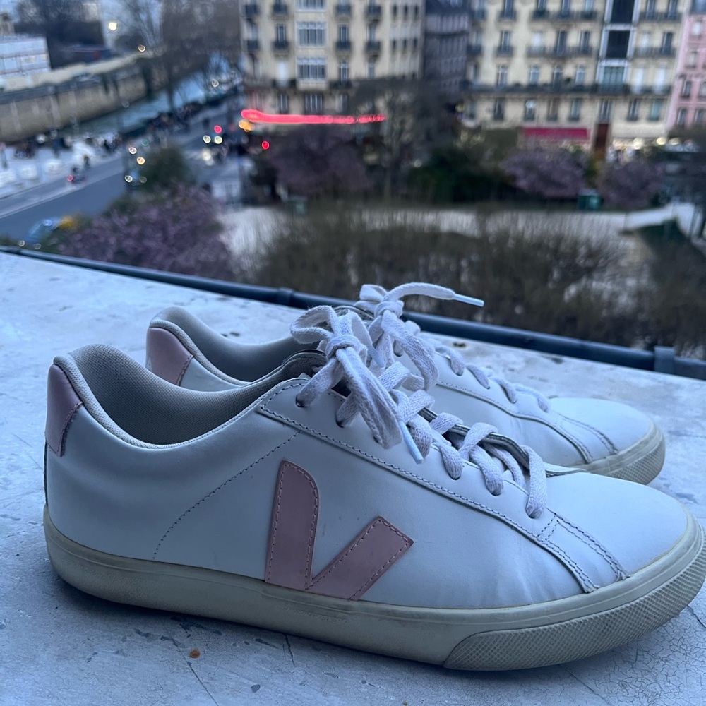 Veja Women's White and Pink Sneakers